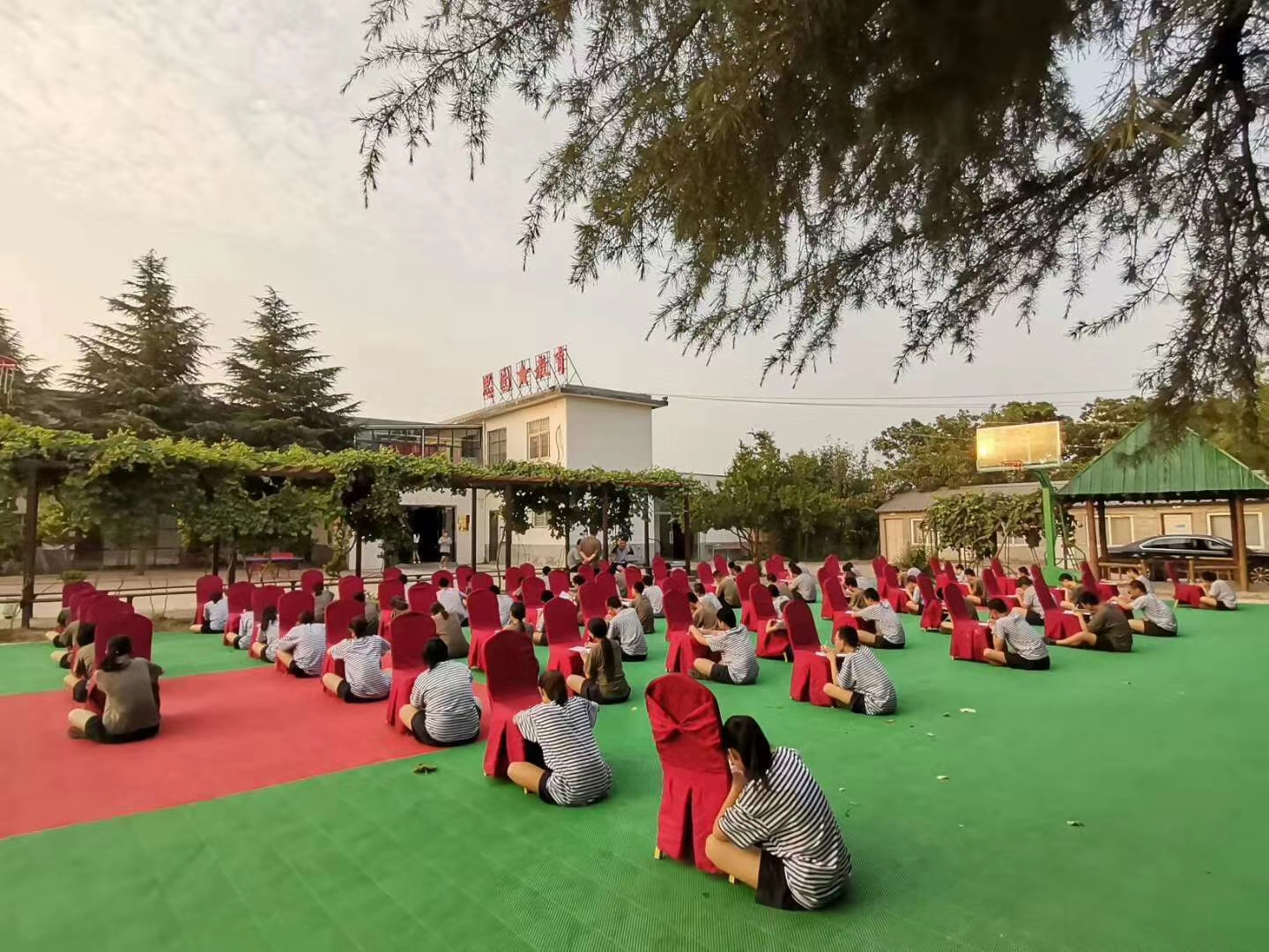 十二岁孩子不上学叛逆怎么办