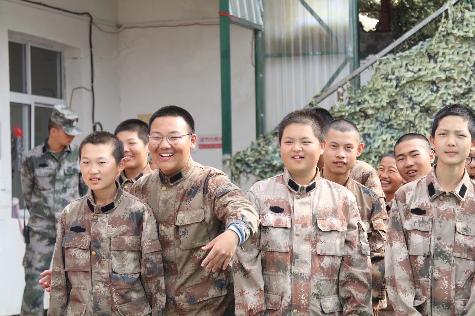 初二孩子叛逆管不住怎么办 南阳叛逆孩子学校